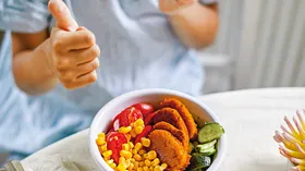 Рецепты с салатом, черри и кукурузой
