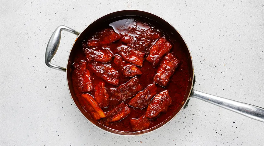 Свиная грудинка в пиве на сковороде