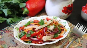 Мясной салат с овощами