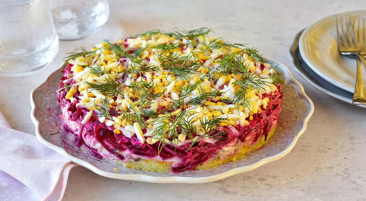 Рецепт простой селедки под шубой с вареной свеклой