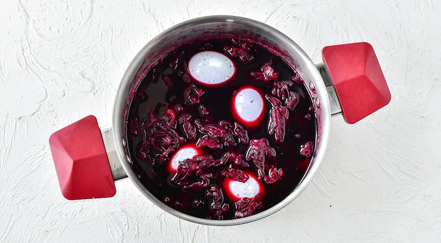 Рецепт Как покрасить яйца чаем каркаде на Пасху