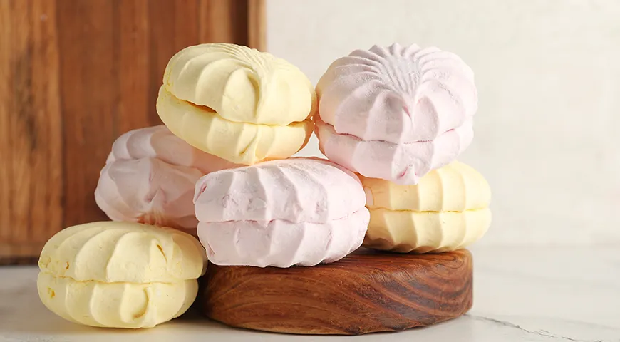 Зефир содержит пектин, который снижает уровень холестерина в крови