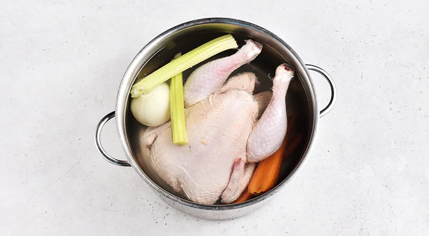 Курник с блинами с курицей и грибами