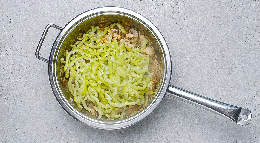 Лечо из зеленого перца с грибами