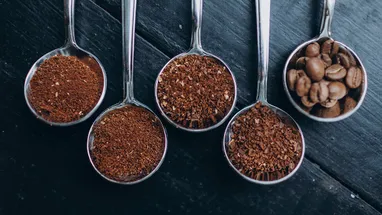 Помол кофе: полное руководство по выбору степени помола для любого способа заваривания