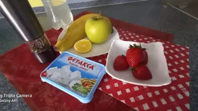 Фруктово-ягодный салат "Клубничное наслаждение"