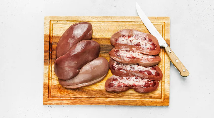 Свиные почки, тушенные в сметане