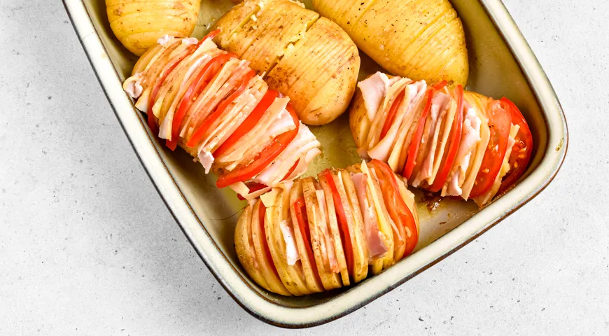 Картошка-гармошка, запеченная в духовке, с беконом и сыром