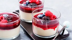 Ягодная панакотта