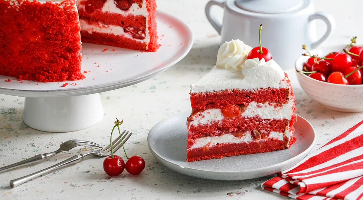 Торт «Красный бархат» с вишней