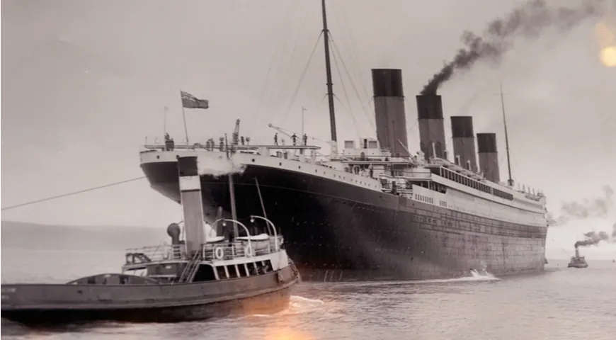 Титаник после спуска на воду в Белфасте, Северная Ирландия