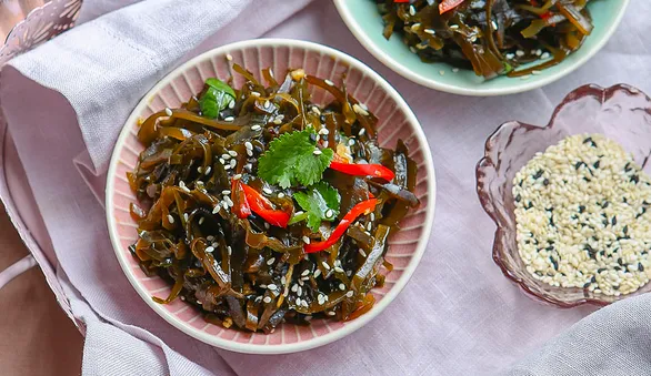 Салат из морской капусты с чили-заправкой