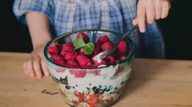Рецепты на завтрак со смородиной и молочной продукцией