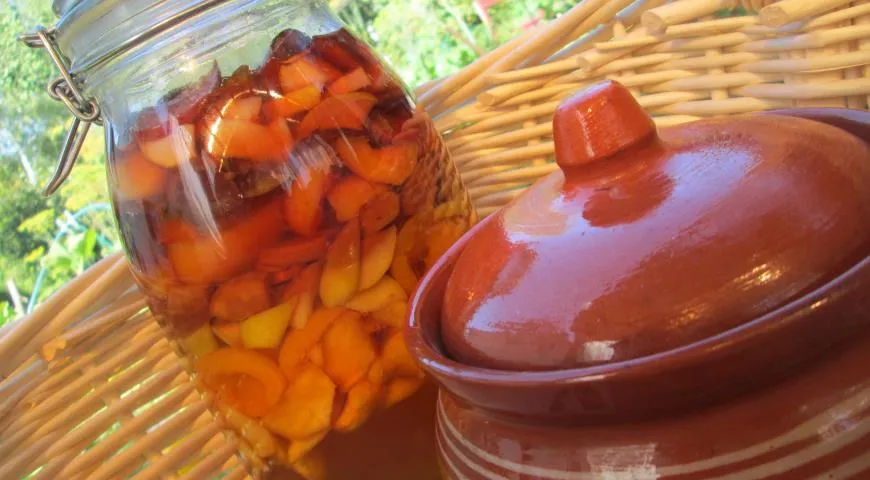 Фруктово-ягодная заготовка в ромовой заливке