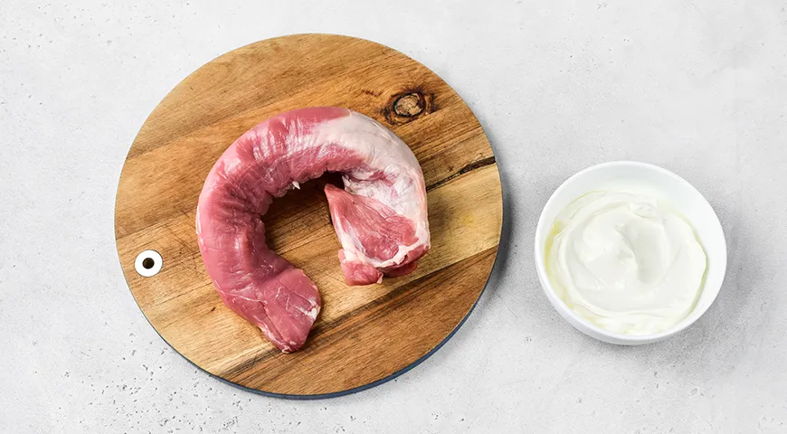 Свинина с грибами в сметанном соусе