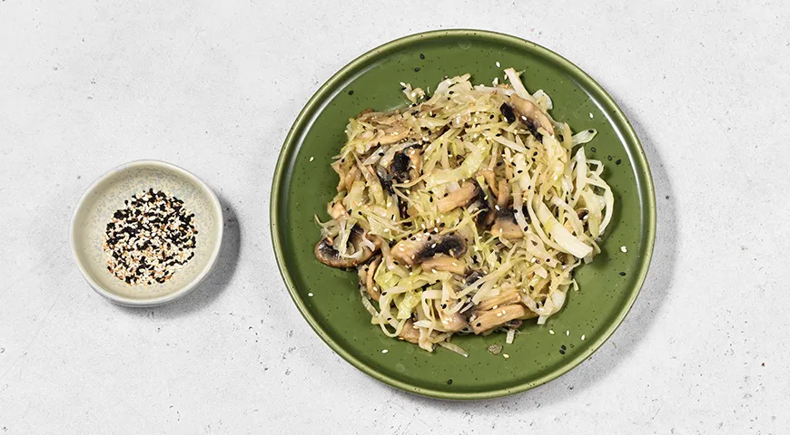 Капуста, обжаренная с грибами