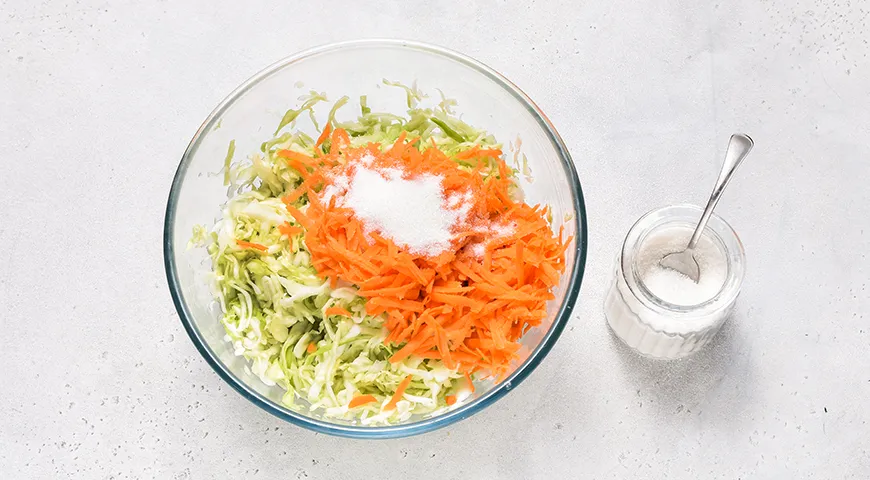 Салат из свежей капусты и моркови (как в столовой)