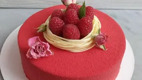 Муссовый малиновый торт с бисквитом Джоконда 