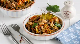 Салат с фасолью и печенью