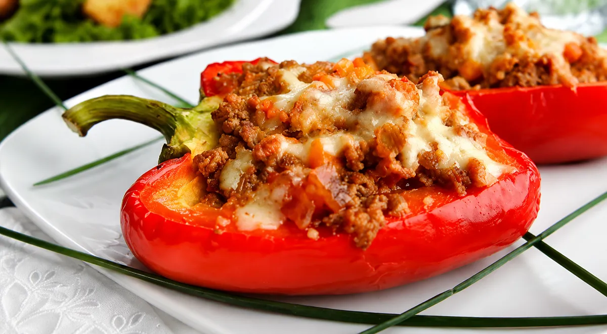 Фаршированный перец фаршем и кус-кусом в духовке