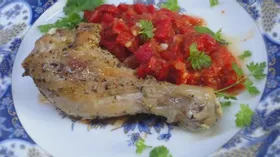 Курица с соусом из помидоров и перца 