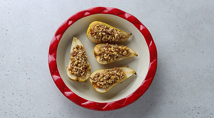 Запеченные груши с орехами