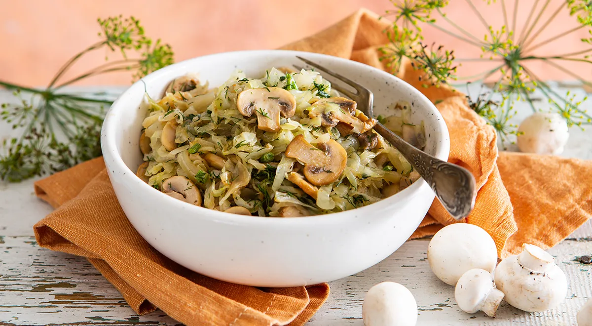 Тушеная капуста с шампиньонами