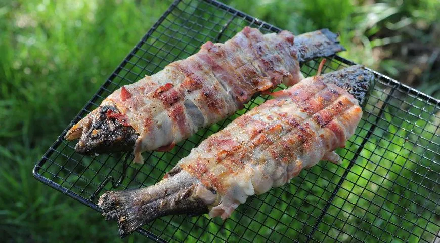 Форель в беконе на гриле