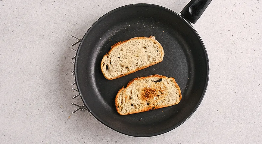 Сэндвичи с ветчиной, персиком и козьим сыром