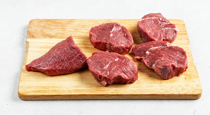 Вкусный стейк из телятины на сковороде