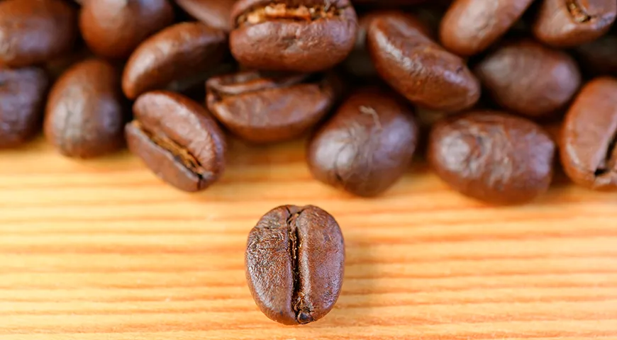 Качественные свежие зерна робусты должны быть цельными, без сколов, трещин и видимых следов плесени