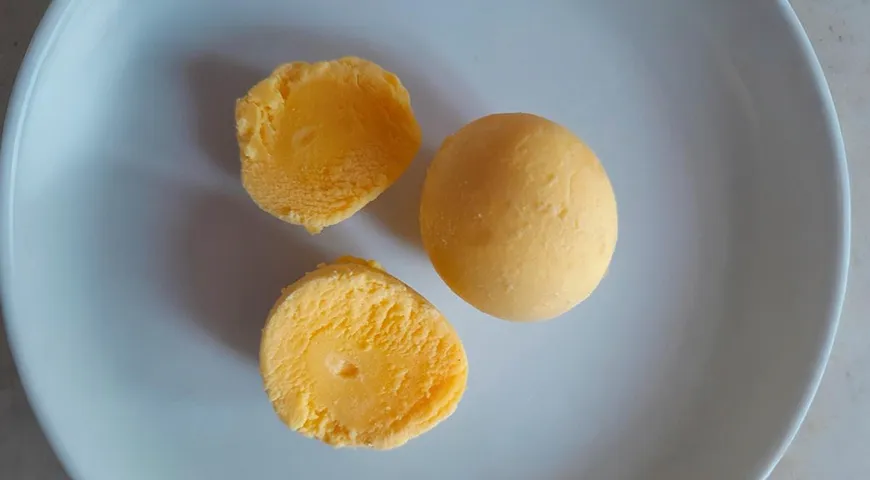 Желтки куриных яиц доступны круглогодично благодаря непрерывному промышленному производству