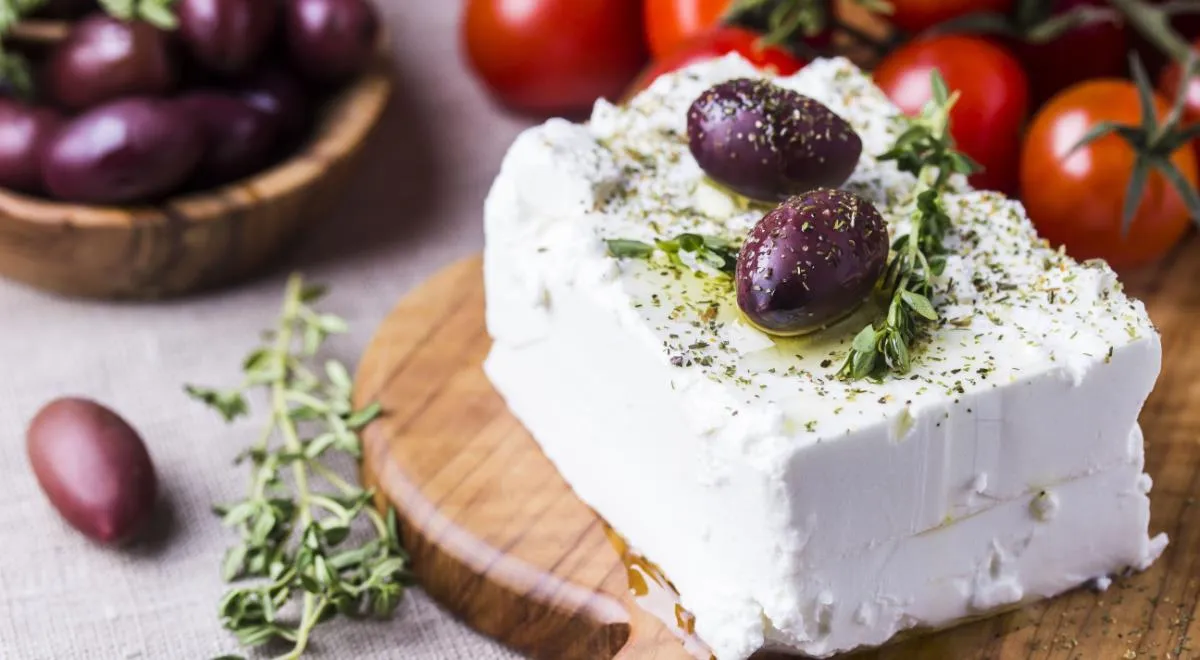 Что приготовить с сыром фета и почему нельзя есть его много