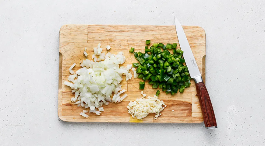 Рис с фасолью на сковороде