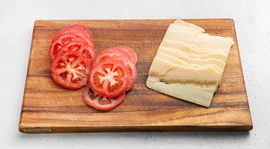 Гармошка из свинины с помидорами