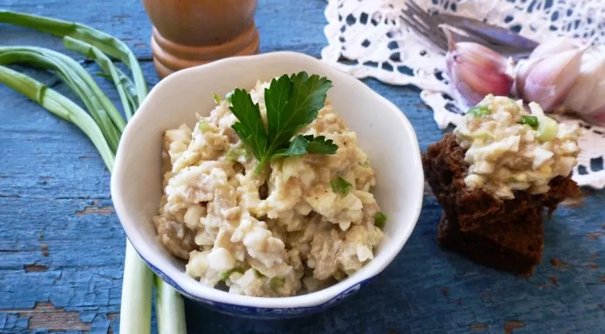 Салат из помидоров и солёных груздей – кулинарный рецепт