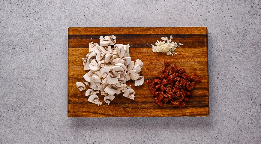 Курица с тыквенным соусом и пастой