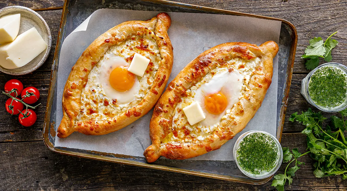 Рецепт хачапури по-аджарски с яйцом