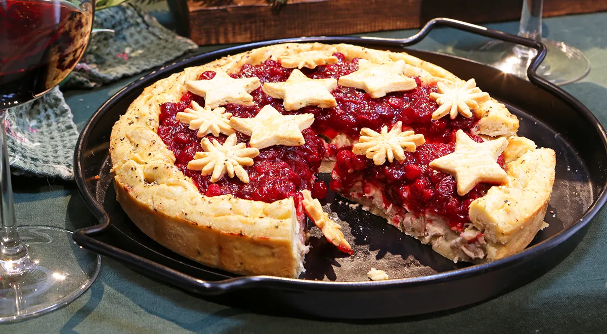 Рецепт пирога с розмарином, курицей, грибами, клюквой и портвейном