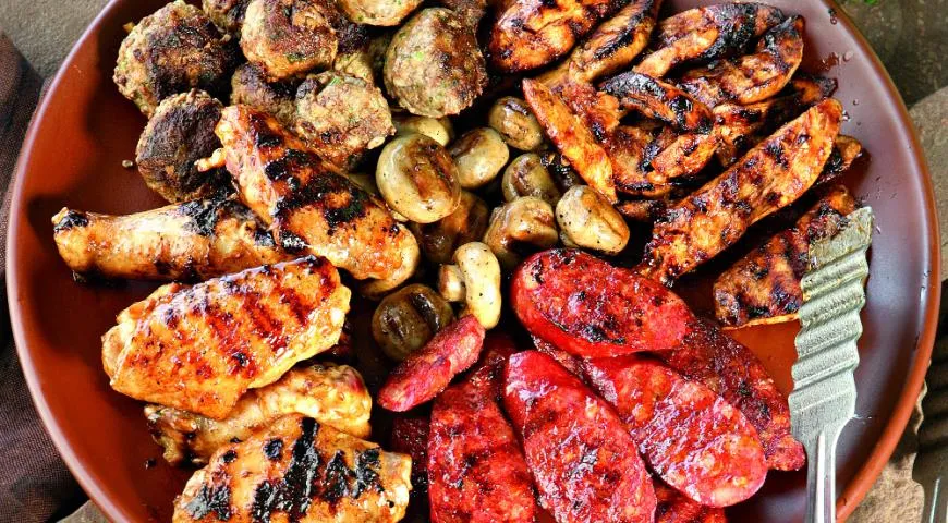 Рецепт ассорти с краковской колбасой на решетке