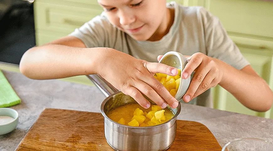 Шоколадный мусс с манго