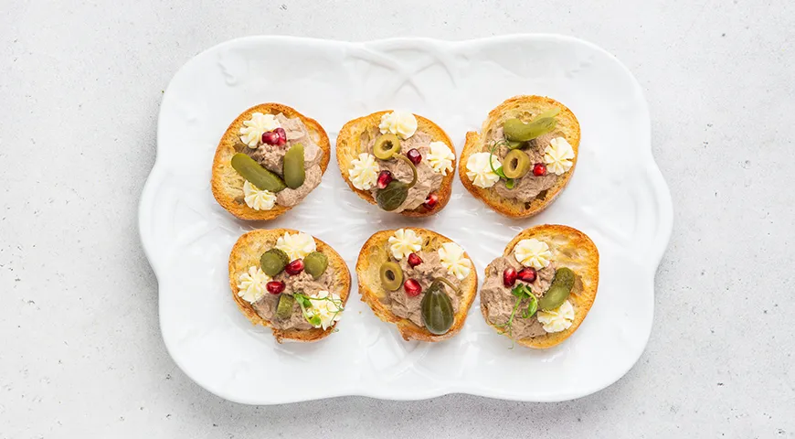 Новогодние канапе с паштетом