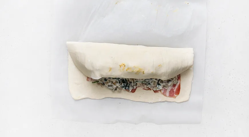 Свинина, запеченная в слоеном тесте