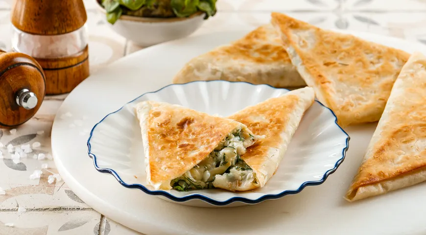 Конвертики из лаваша с яйцами и сыром