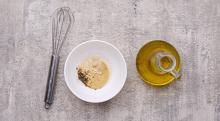 Салат с грушей и голубым сыром