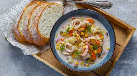 Сливочный суп с морепродуктами и кукурузой