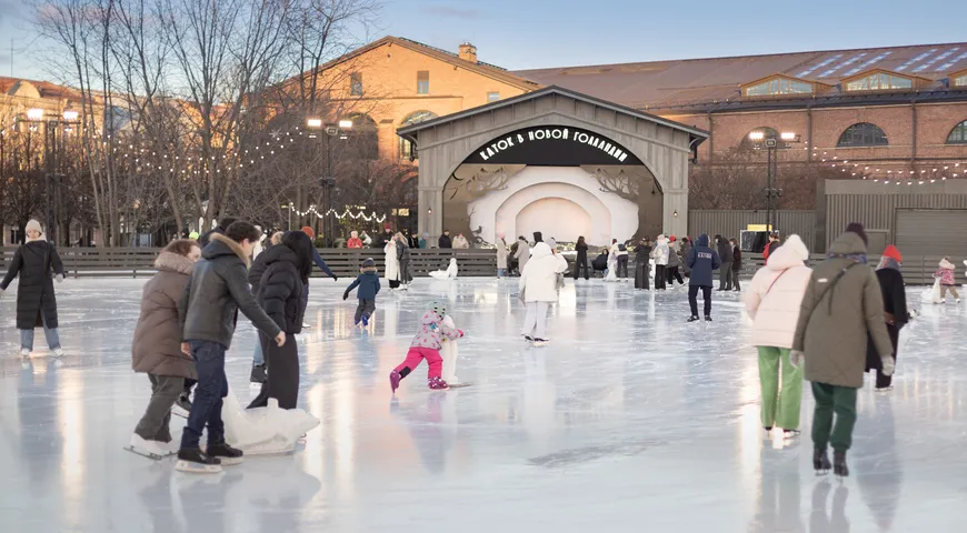 Визит на каток на Новой Голландии можно совместить с прогулкой по центру Санкт-Петербурга