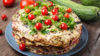 Что приготовить из кабачков, кроме оладий? 7 закусочных тортов на каждый день и праздник