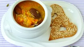 Тыквенный суп с желтой чечевицей и конскими бобами