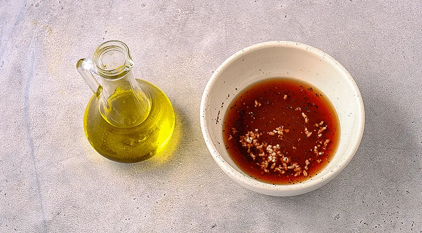 Виноград на гриле с бурратой и базиликом